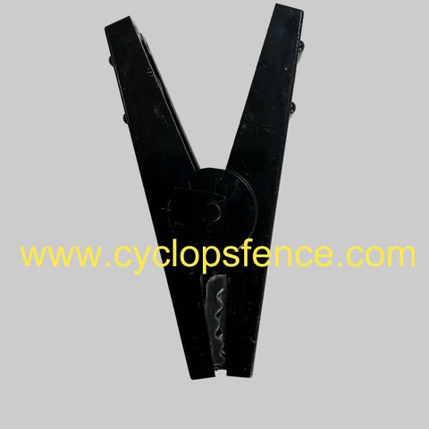 Black metal clamp for electric fence on a gray background with 'www.cyclopsfence.com' text.